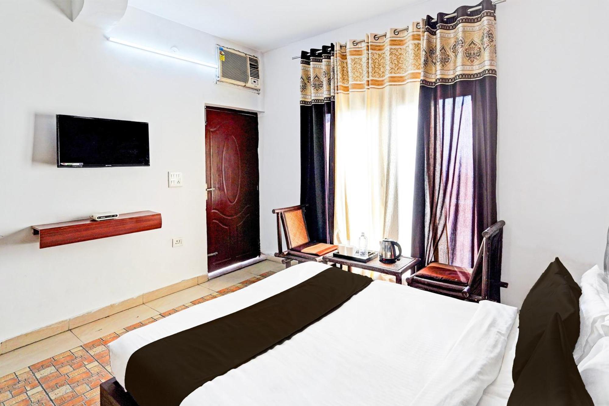 OYO Flagship 70180 Hotel 9 Palm Dehradun Exterior foto