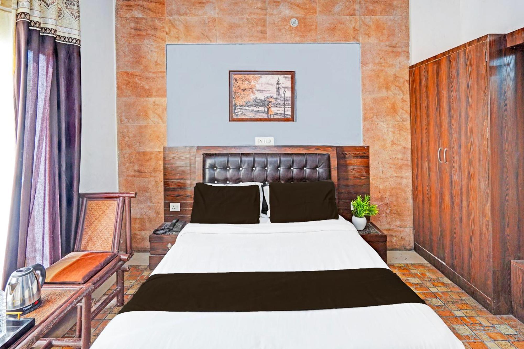 OYO Flagship 70180 Hotel 9 Palm Dehradun Exterior foto